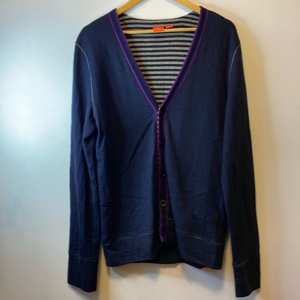 Hugo Boss navy blue men’s large 5 button cardigan with purple details.